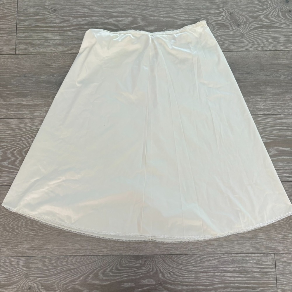 Vintage Henson Kickernick Womens Ivory Lace Trim Lightweight Half Slip Size M